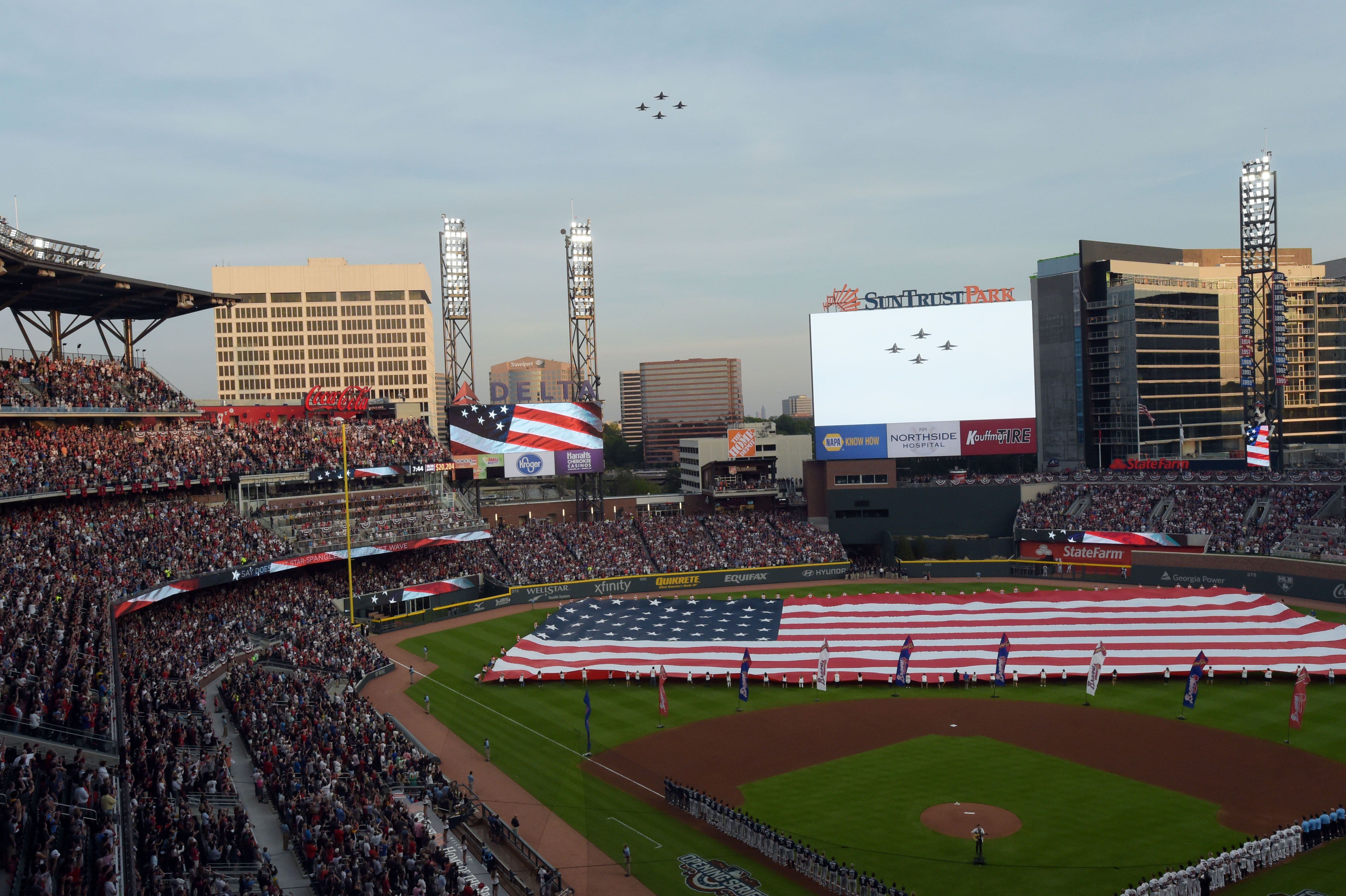 Photos: Historic night at SunTrust Park