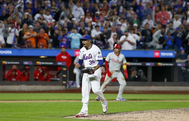 New York Mets relief pitcher Edwin Diaz (39) reacts after striking out Kody Clemens for the final out of a baseball game against the Philadelphia Phillies, Sunday, Sept. 22, 2024, in New York. (AP Photo/John Munson)