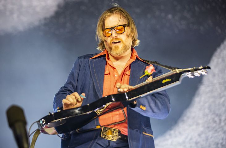 Atlanta, Ga: Zach Bryan played to a sold-out crowd of cowboy hat-clad fans who sang along with every word. Photo taken Saturday August 10, 2024 at Mercedes Benz Sadium. (RYAN FLEISHER FOR THE ATLANTA JOURNAL-CONSTITUTION)