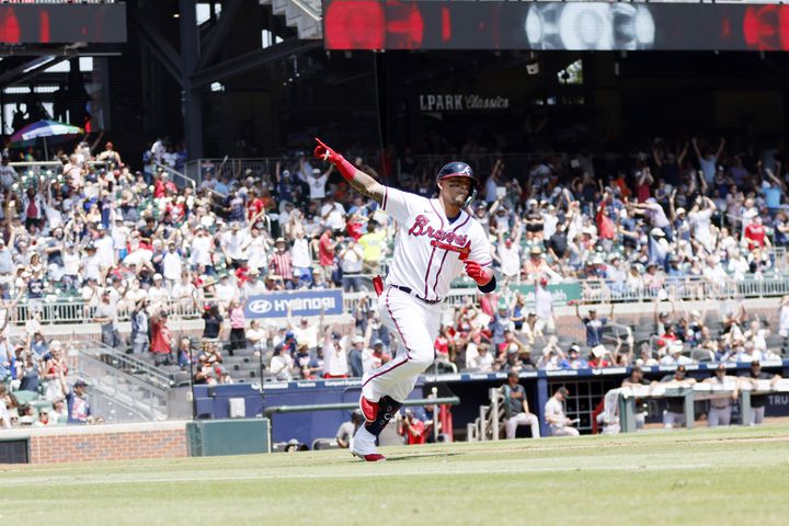 Photos: Braves fall short in series finale vs. Giants