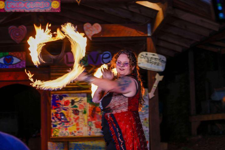 FIERY WOMEN: A DAZZLING FIRE PERFORMANCE