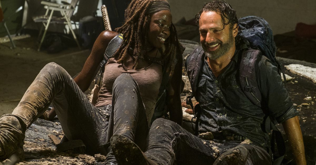 Walking Dead: What The Writing On Rick Grimes' iPhone Means