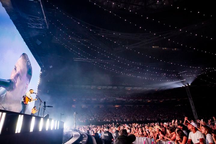 Atlanta, Ga: Zach Bryan played to a sold-out crowd of cowboy hat-clad fans who sang along with every word. Photo taken Saturday August 10, 2024 at Mercedes Benz Sadium. (RYAN FLEISHER FOR THE ATLANTA JOURNAL-CONSTITUTION)