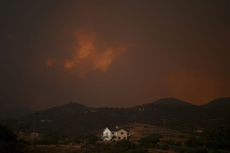 Smoke from the Airport Fire fills the air Tuesday, Sept. 10, 2024, in El Cariso, unincorporated community in Riverside County, Calif. (AP Photo/Eric Thayer)