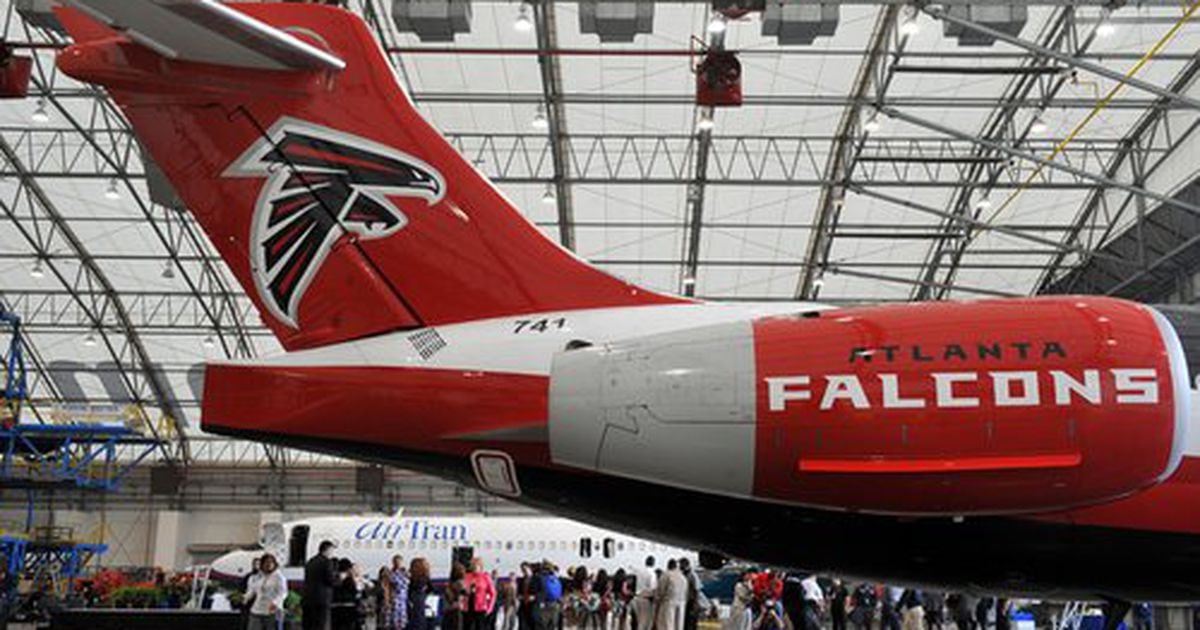 Airtran debuts Falcons-theme airplane