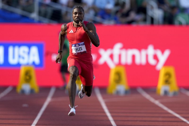 Noah Lyles wins a heat in the men's 100-meter semi-final during the U.S. Track and Field Olympic Team Trials Sunday, June 23, 2024, in Eugene, Ore. (AP Photo/Charlie Neibergall)