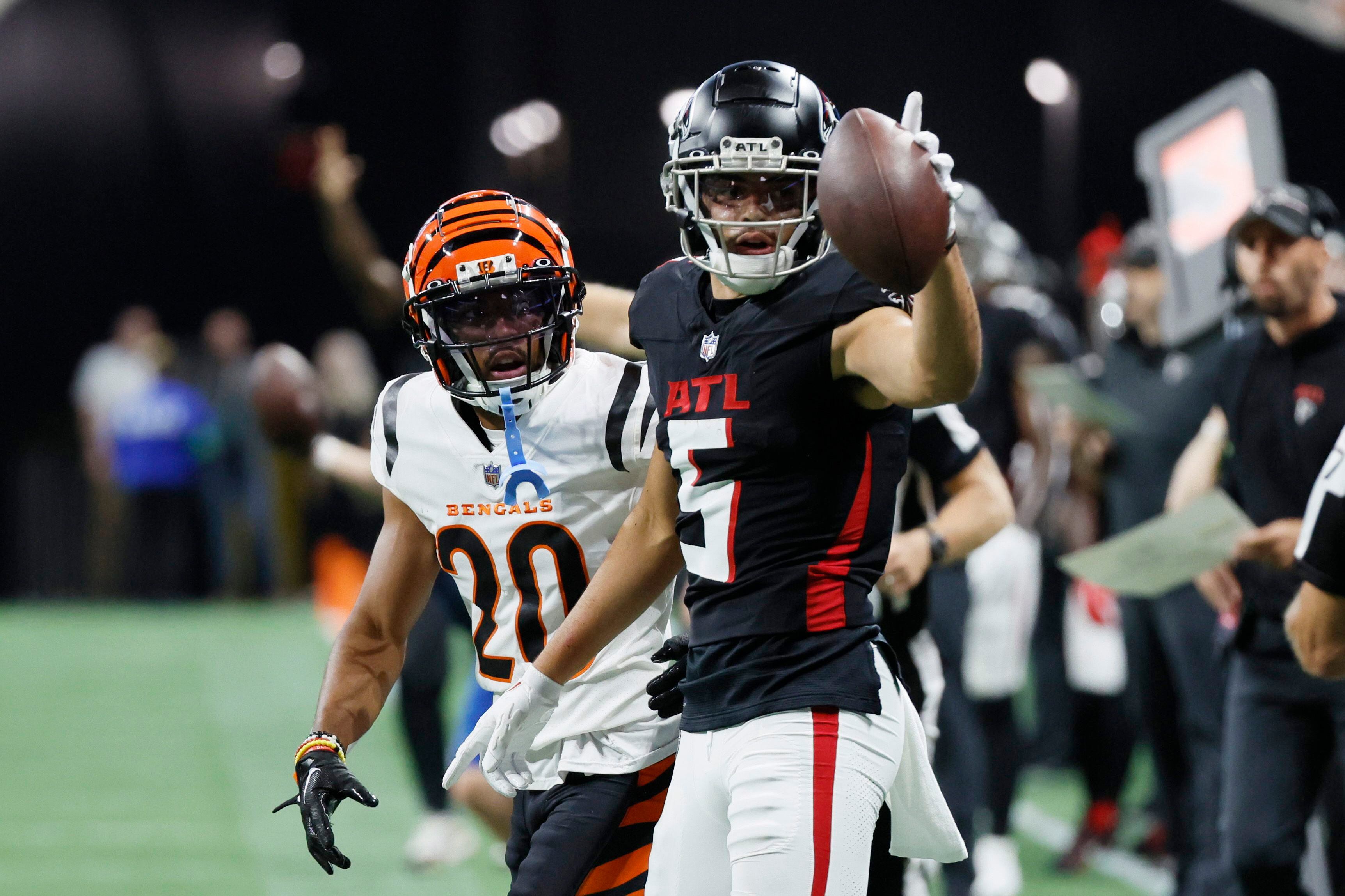 Atlanta Falcons on X: Big Dawgs Hunt(ley) the endzone. First career TD for Caleb  Huntley‼️ 