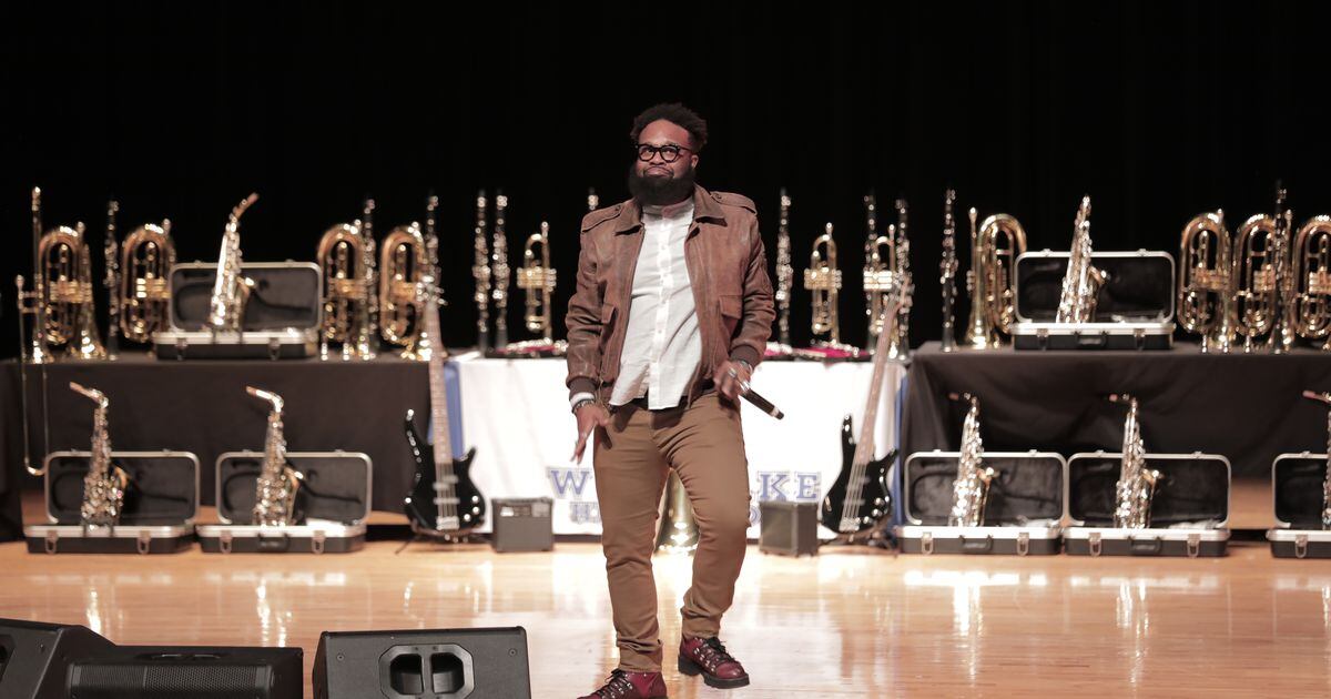 Fulton students get $84K musical donation, visit by 'Git Up' singer