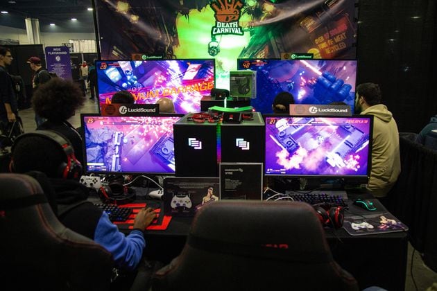 DreamHack attendees play Death Carnival, an arcade multiplayer shooter game, at the Georgia World Congress Center in 2019. (Steve Schaefer for the AJC)