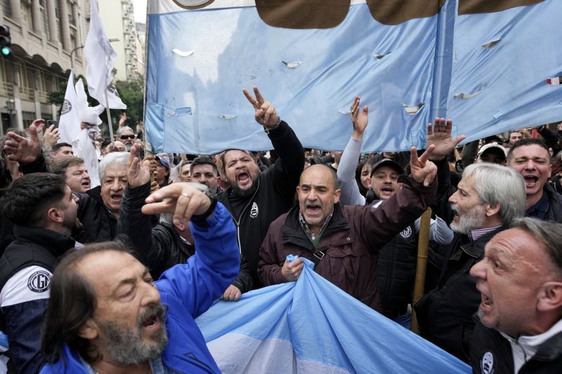 Anti-government protesters gather outside Congress, as lawmakers debate a reform bill promoted by Argentine President Javier Milei in Buenos Aires, Argentina, Wednesday, June 12, 2024. (AP Photo/Natacha Pisarenko)