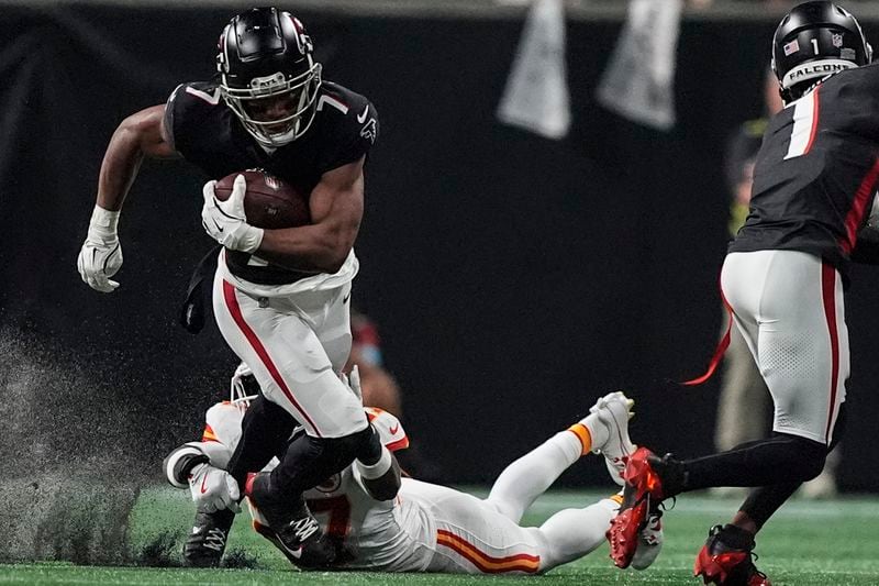 Atlanta Falcons running back Bijan Robinson (7) runs against the Kansas City Chiefs during the first half of an NFL football game, Sunday, Sept. 22, 2024, in Atlanta. (AP Photo/Brynn Anderson)