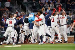 MLB ⚾ on Instagram: Sean Murphy's first homer as a member of the @Braves  is a #WALKOFF!!!