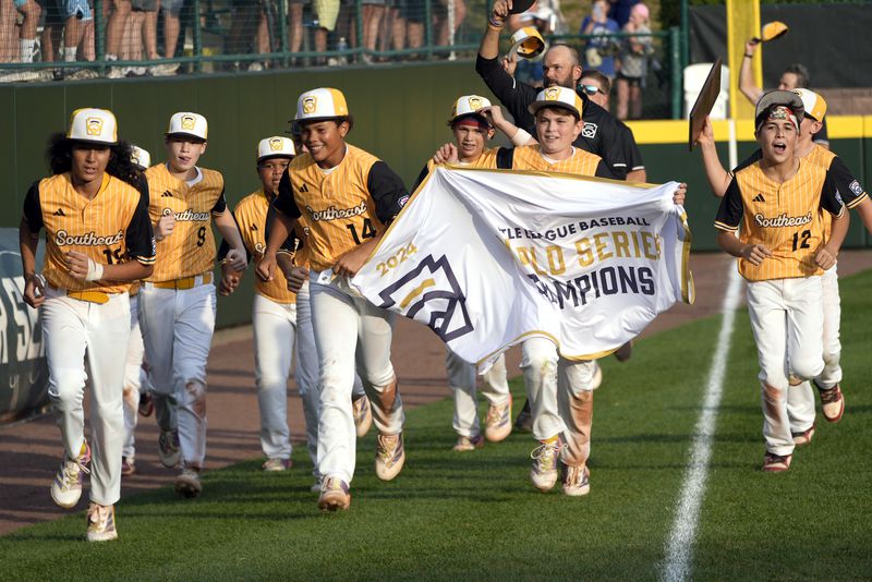 Lake Mary, Fla. takes a lap around Lamade Stadium after their 2-1 win against Taiwan during the Little League World Series Championship game in South Williamsport, Pa., Sunday, Aug. 25, 2024. (AP Photo/Tom E. Puskar)