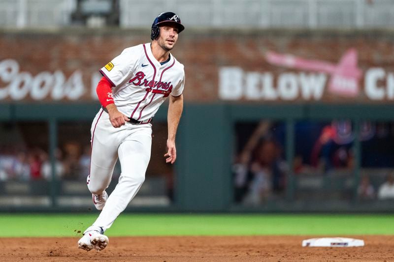 Atlanta Braves' Matt Olson rounds second base after Ramón Laureano (18) hit a line drive to right field in the third inning of a baseball game against the New York Mets, Tuesday, Sept. 24, 2024, in Atlanta. (AP Photo/Jason Allen)