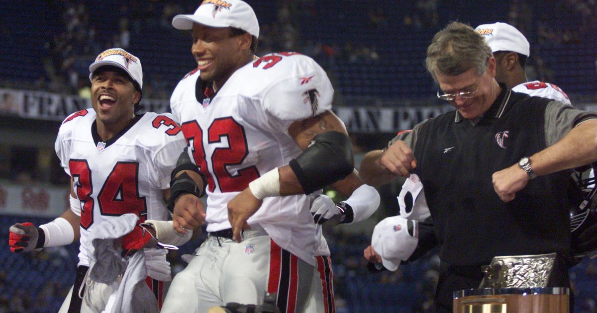 Super Bowl 2017: Falcons fans show off their best #DirtyBirdFace