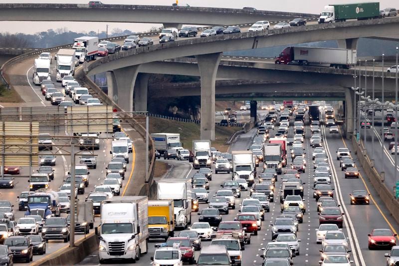 Traffic travels northbound on I-85 just past the I-285 overpass, also known as Spaghetti Junction, Monday, January 30, 2023, in Doraville, Ga.. Jason Getz / Jason.Getz@ajc.com)
