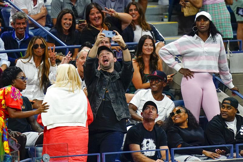 Alexis Ojanian, center, takes a selfie with guests in Serena Williams' box, as Venus Williams, far right, looks on during the third round of the U.S. Open tennis championships, Friday, Sept. 2, 2022, in New York. (AP Photo/Frank Franklin II)