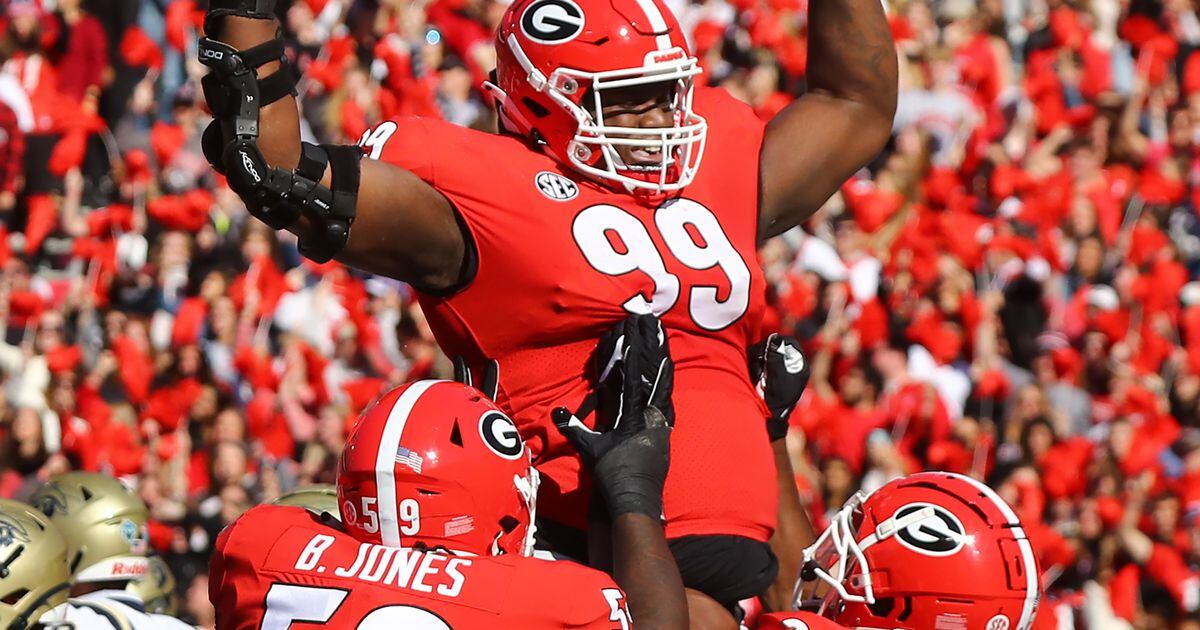 Georgia DL Jordan Davis scores a touchdown vs Charleston Southern 