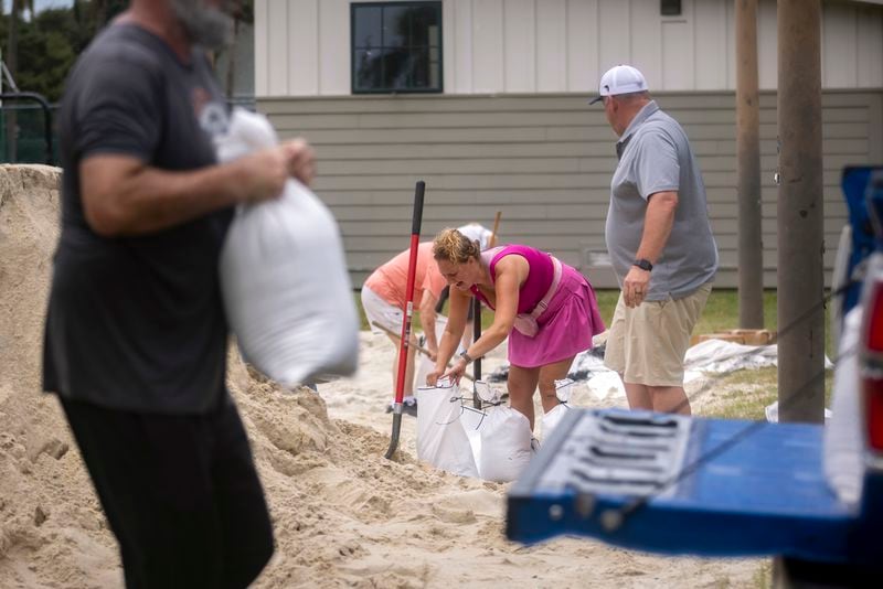 TYBEE ISLAND, GA - AUGUST 29, 2023: Tybee Island residents fill sandbags Tuesday, Aug., 29, 2023 ahead of Hurricane Idalia. (AJC Photo/Stephen B. Morton)