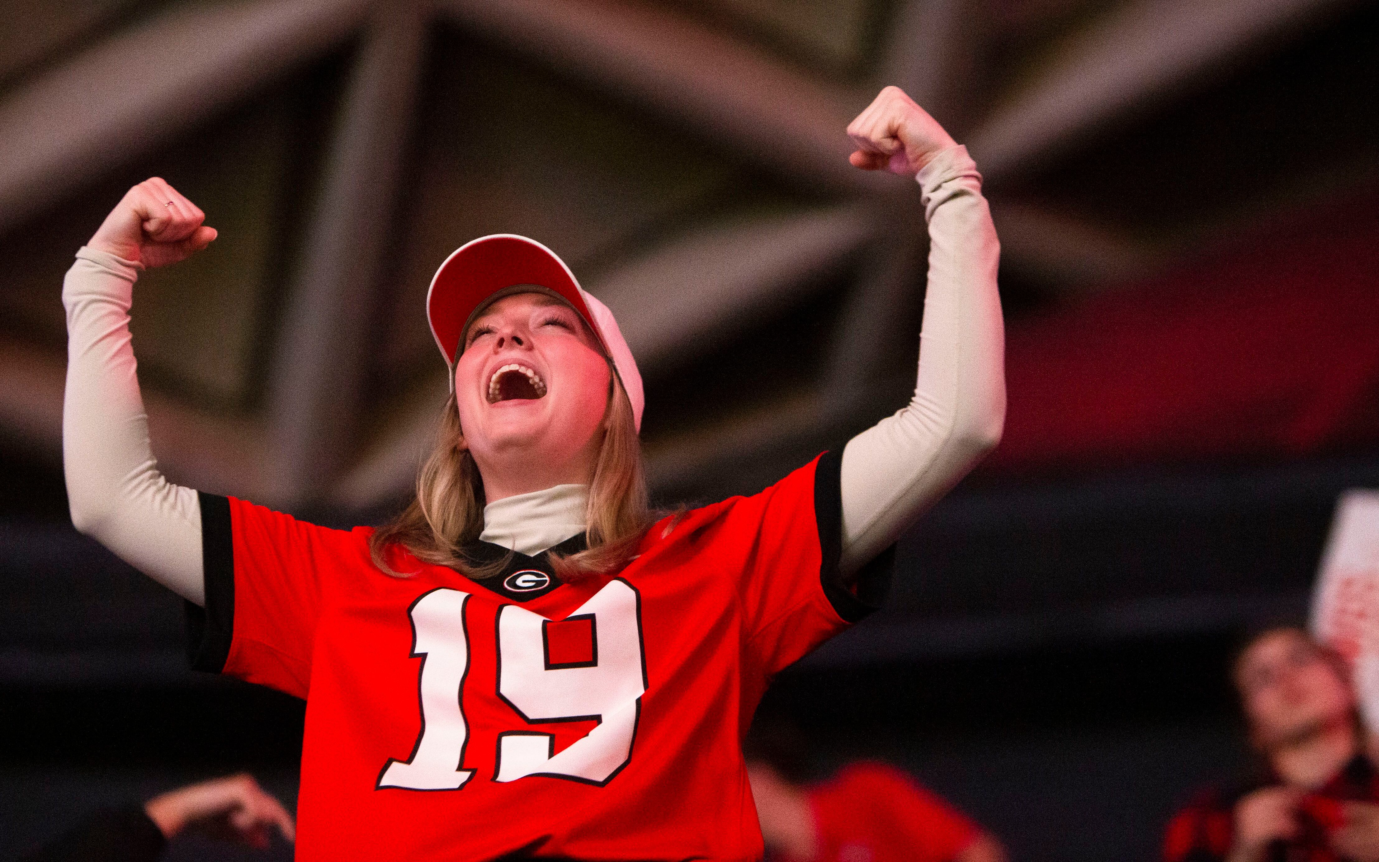 Thousands of students fill Stegeman Coliseum for Georgia Bulldogs watch  party