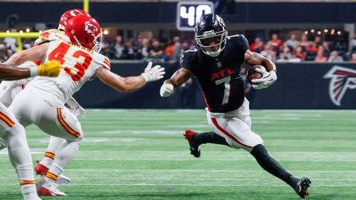 Atlanta Falcons running back Bijan Robinson (7) avoids a tackle during the second half against the Kansas City Chiefs on Sunday, Sept. 22, 2024, at Mercedes-Benz Stadium in Atlanta. 
(Miguel Martinez/ AJC)