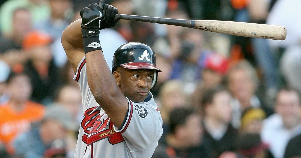 Former Braves player Julio Franco signs contract at age 56