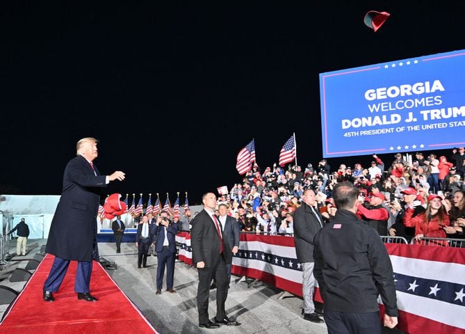 Trump headlines rally for Georgia GOP candidates