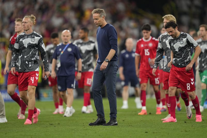 Denmark's head coach Kasper Hjulmand leaves the pitch after a round of sixteen match between Germany and Denmark at the Euro 2024 soccer tournament in Dortmund, Germany, Saturday, June 29, 2024. (AP Photo/Andreea Alexandru)