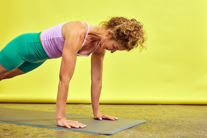 A model demonstrates high-intensity, low-impact interval training, or HILIT, in Portland, Oregon, on May 16, 2024. Planks are a great low-impact way to build core muscles and challenge your body. (Gritchelle Fallesgon/The New York Times)
                      