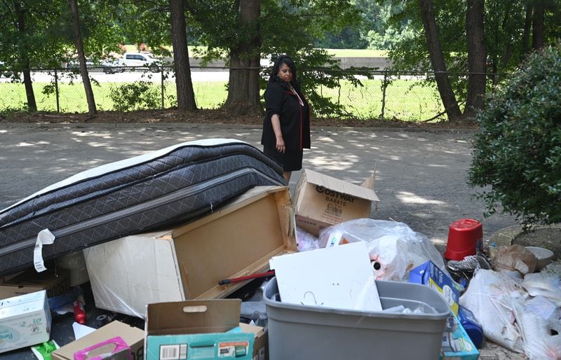 July 15, 2022 Atlanta - Atlanta City Councilwoman Andrea Boone, who introduced the resolution urging crackdown of negligent landlords, checks conditions of one of negligent apartment complexes at Vue at Harwell in Atlanta on Friday, July 15, 2022. The Atlanta City Council formally urged law enforcement officials to pursue charges against negligent apartment landlords, in response to an Atlanta Journal-Constitution investigation into the issue. (Hyosub Shin / Hyosub.Shin@ajc.com)