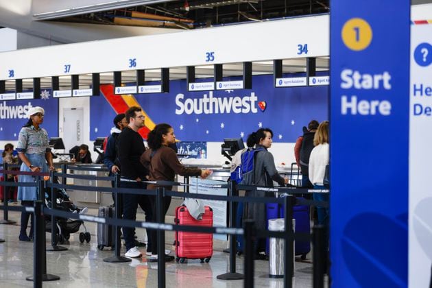 Travelers flying with Southwest Airlines wait in line at Hartsfield-Jackson International Airport in Atlanta on Friday, December 30, 2022. (Natrice Miller/natrice.miller@ajc.com)  