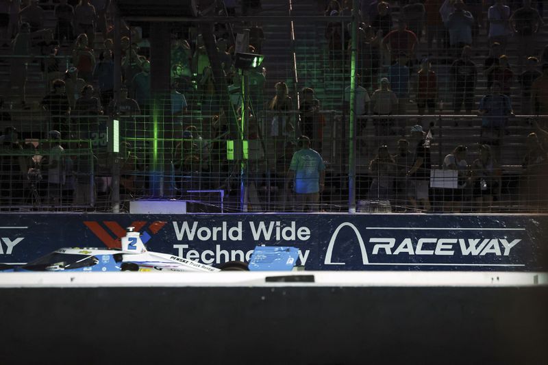 Josef Newgarden crosses the finish line to win an IndyCar auto race Saturday, Aug. 17, 2024, at World Wide Technology Raceway in Madison, Ill. (Zachary Linhares/St. Louis Post-Dispatch via AP)