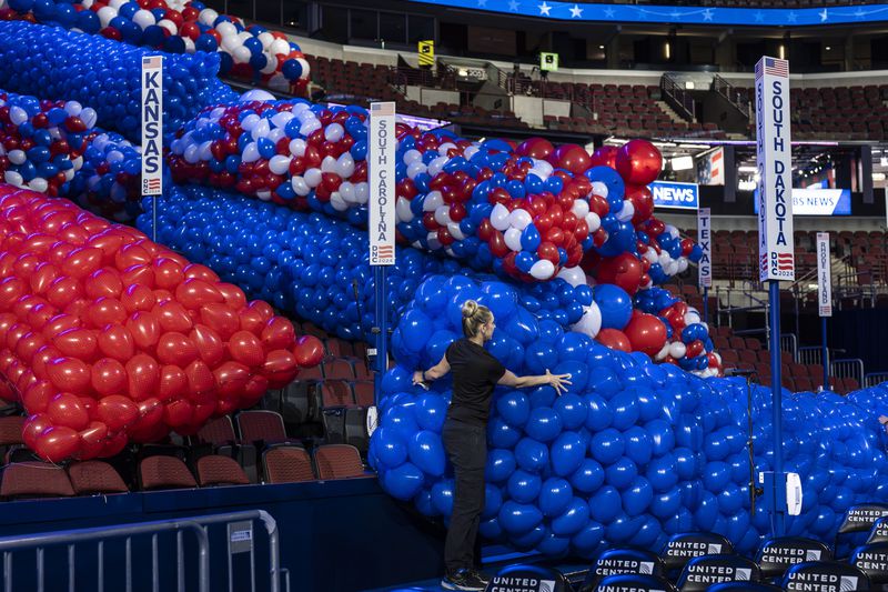 Workers prepare for next week's Democratic National Convention at the United Center in Chicago, Thursday, Aug. 15, 2024. (AP Photo/J. Scott Applewhite)