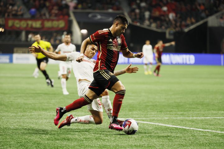 Atlanta United forward Luis Araújo (10)gets past a Toluca defender during the first half against Liga MX Toluca of an exhibition match on Wednesday, Feb 15, 2023, in Atlanta.
 Miguel Martinez / miguel.martinezjimenez@ajc.com