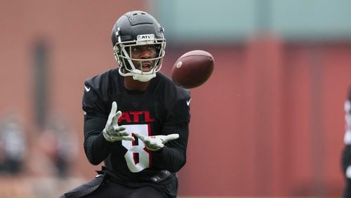 Atlanta Falcons tight end Kyle Pitts (8) makes a catch during minicamp at the Atlanta Falcons Training Camp, Tuesday, May 14, 2024, in Flowery Branch, Ga. (Jason Getz / AJC)
