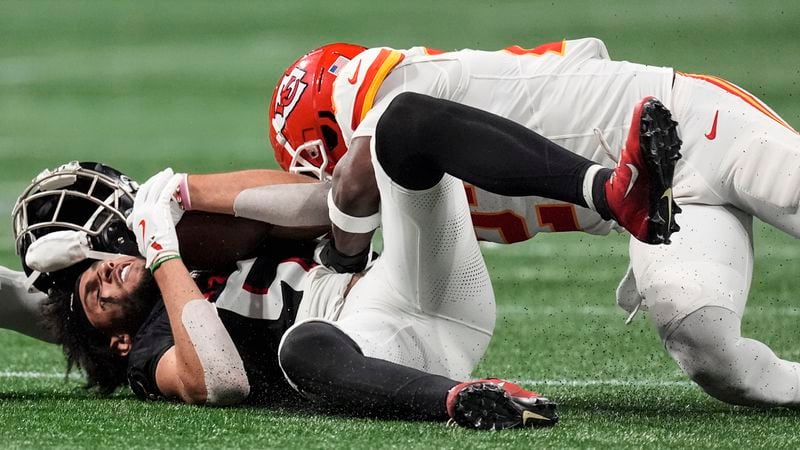 Atlanta Falcons wide receiver Drake London (5) loses his helmet against the Kansas City Chiefs during the first half of an NFL football game, Sunday, Sept. 22, 2024, in Atlanta. (AP Photo/John Bazemore)