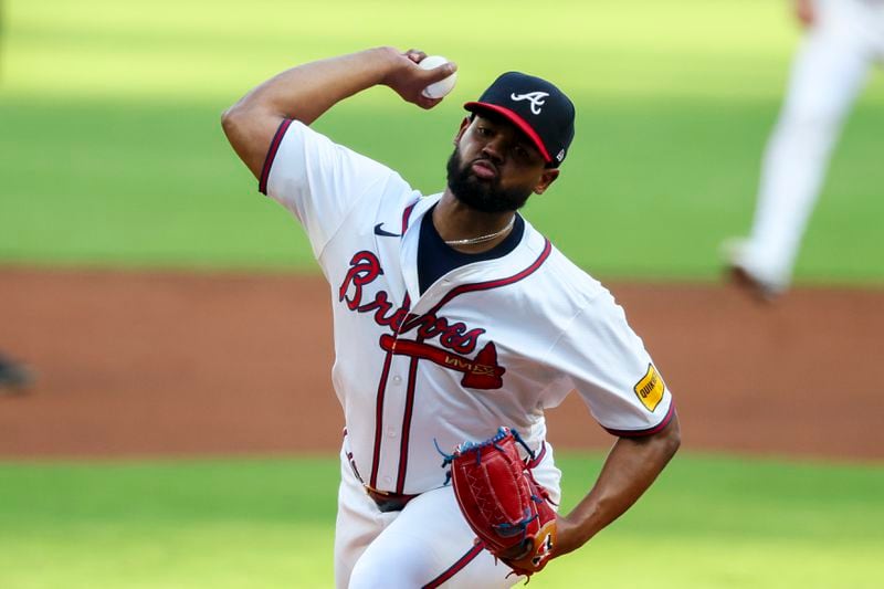 Atlanta Braves starting pitcher Reynaldo López (40) delivers to a San Francisco Giants batter during the first inning at Truist Park, Tuesday, July 2, 2024, in Atlanta. (Jason Getz / AJC)
