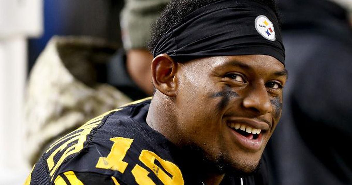 East Rutherford, New Jersey, USA. 22nd Dec, 2019. Pittsburgh Steelers wide  receiver JUJU SMITH-SCHUSTER (19) signals first down at MetLife Stadium in  East Rutherford New Jersey New York defeats Pittsburgh 16 to