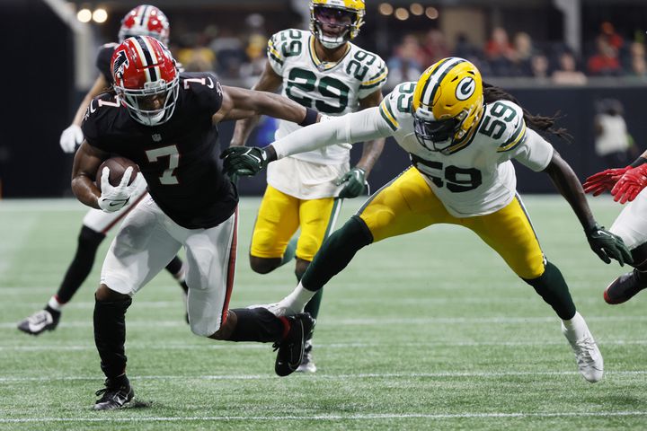 Falcons rally to pull out 25-24 victory over the Packers