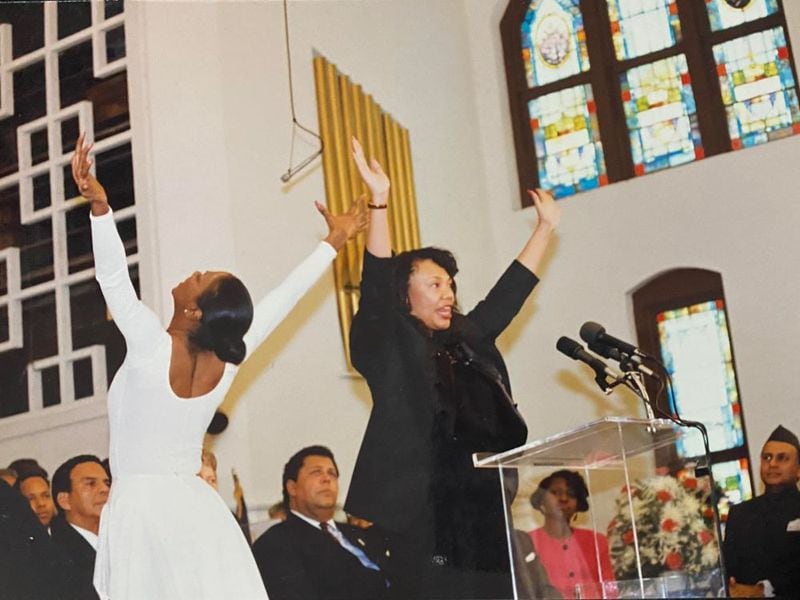 Atlanta Dance Theatre founder Barbara Sullivan (2nd from left) performs for Ambassador Andrew Young (l.), former Mayor Maynard Jackson (c.) and Yolanda King at Ebenezer Baptist Church.