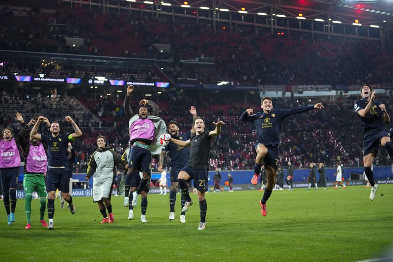 Juventus players celebrate after the UEFA Champions League opening phase soccer match between Leipzig and Juventus in Leipzig, Germany, Wednesday, Oct. 2, 2024.(AP Photo/Ebrahim Noroozi)