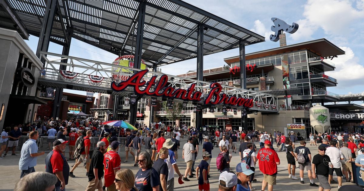 Inside the ropes: Braves fans crowd downtown streets and Truist Park to  celebrate World Series victory