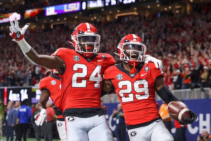 Georgia Bulldogs defensive back Christopher Smith (29) runs back a blocked LSU Tigers field goal attempt for 95 yards and a touchdown during the first half of the SEC Championship Game at Mercedes-Benz Stadium in Atlanta on Saturday, Dec. 3, 2022. (Jason Getz / Jason.Getz@ajc.com)