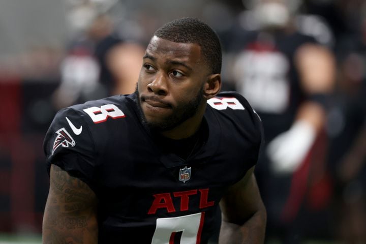 Falcons tight end Kyle Pitts (8) is shown before their game against the New Orleans Saints at Mercedes-Benz Stadium. The rookie got off to a slow start in a game in which he was seeking to break Mike Ditka's record for the most receiving yards by a rookie tight end. (JASON GETZ FOR THE ATLANTA JOURNAL-CONSTITUTION)