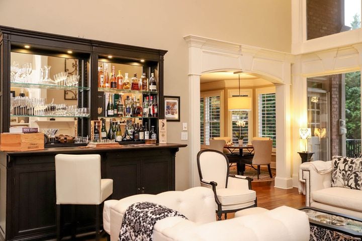 Home Bar Designs That are Ready for Happy Hour