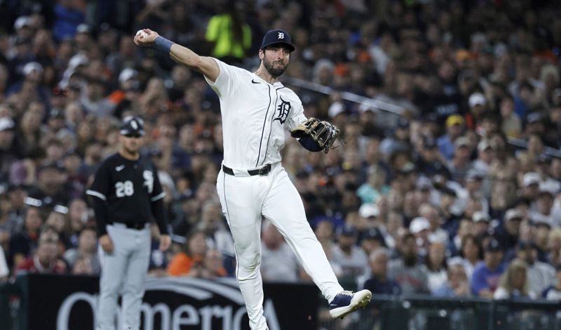 Detroit Tigers third baseman Matt Vierling throws out Chicago White Sox's Lenyn Sosa at first base in the seventh inning of a baseball game, Friday, Sept. 27, 2024, in Detroit. (AP Photo/Duane Burleson)