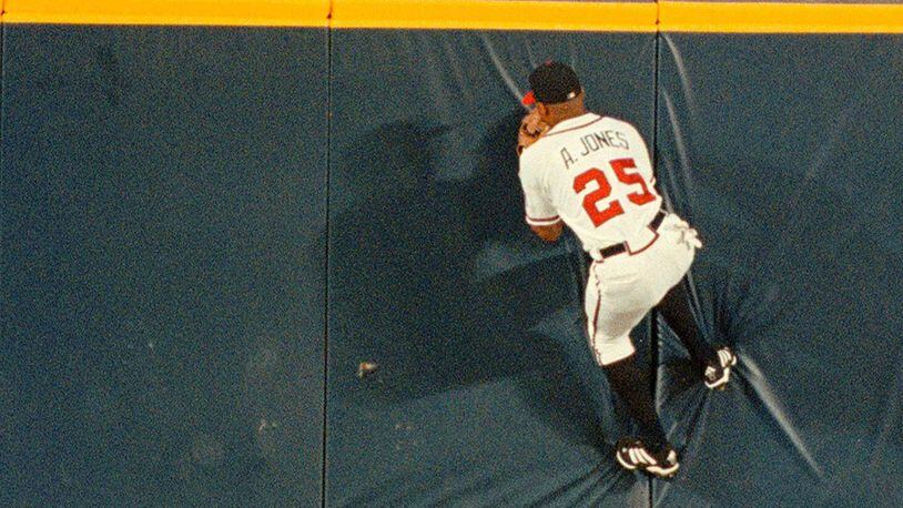 Andruw Jones plays catch with a fan to warm up between innings (Video)