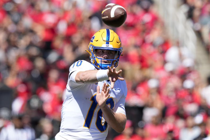 Pittsburgh quarterback Eli Holstein throws during the first half of an NCAA college football game against Cincinnati, Saturday, Sept. 7, 2024, in Cincinnati. (AP Photo/Jeff Dean)