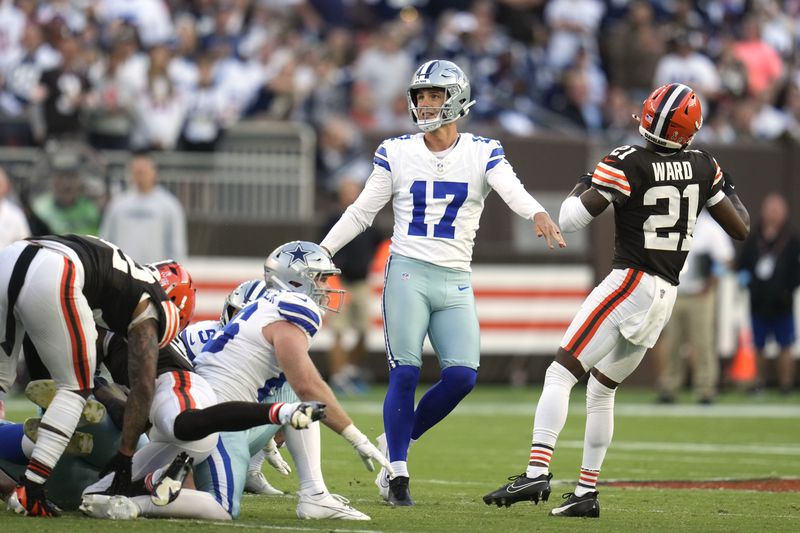 Dallas Cowboys place kicker Brandon Aubrey (17) watches his field goal kick go through the uprights as Cleveland Browns' Denzel Ward (21) jogs away in the second half of an NFL football game in Cleveland, Sunday, Sept. 8, 2024. (AP Photo/Sue Ogrocki)