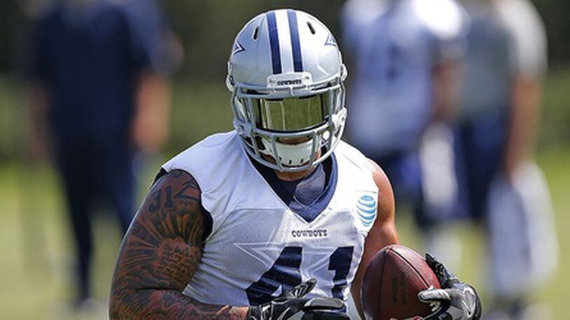 Why Cowboys' Ezekiel Elliott is wearing a futuristic helmet for